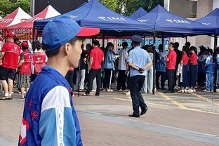 狠角色！麦康纳半场7投5中 拿下全队最高11分外加3助1板